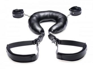 Adjustable fixation strap set with shackles