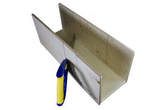 Marbet miter box with saw